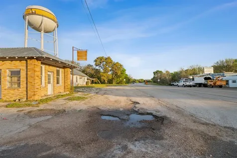 907/915 N Jefferson Street La Grange TX 78945