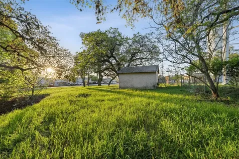 907/915 N Jefferson Street La Grange TX 78945