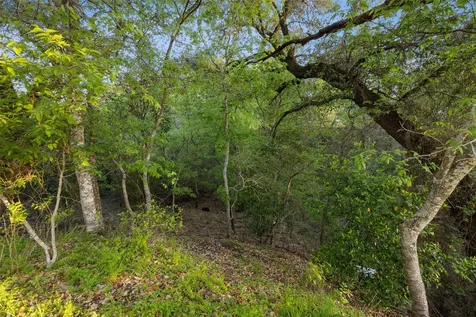907/915 N Jefferson Street La Grange TX 78945