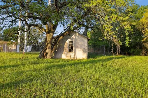907/915 N Jefferson Street La Grange TX 78945