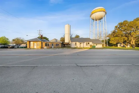 907/915 N Jefferson Street La Grange TX 78945