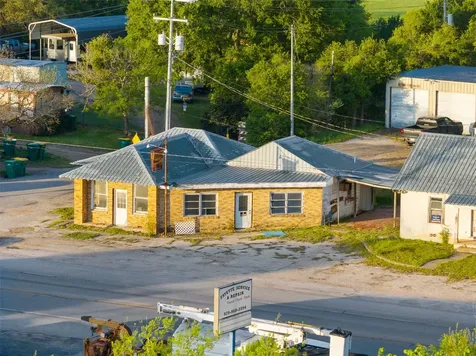 907/915 N Jefferson Street La Grange TX 78945