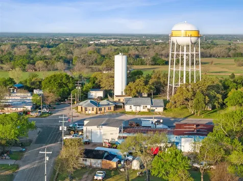 907/915 N Jefferson Street La Grange TX 78945
