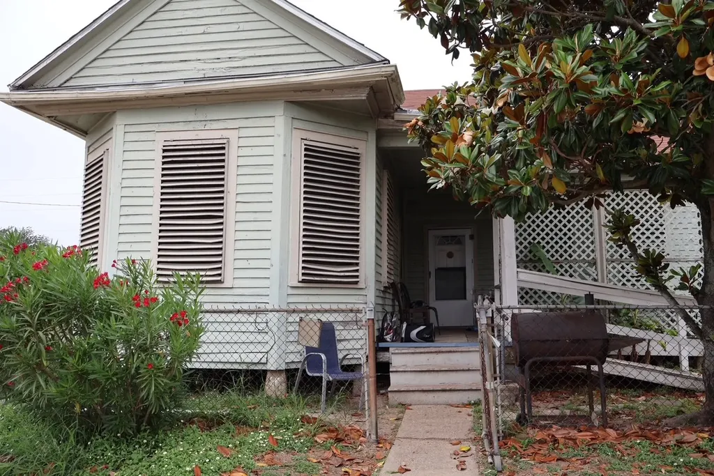 4028 Sealy Street Galveston TX 77550