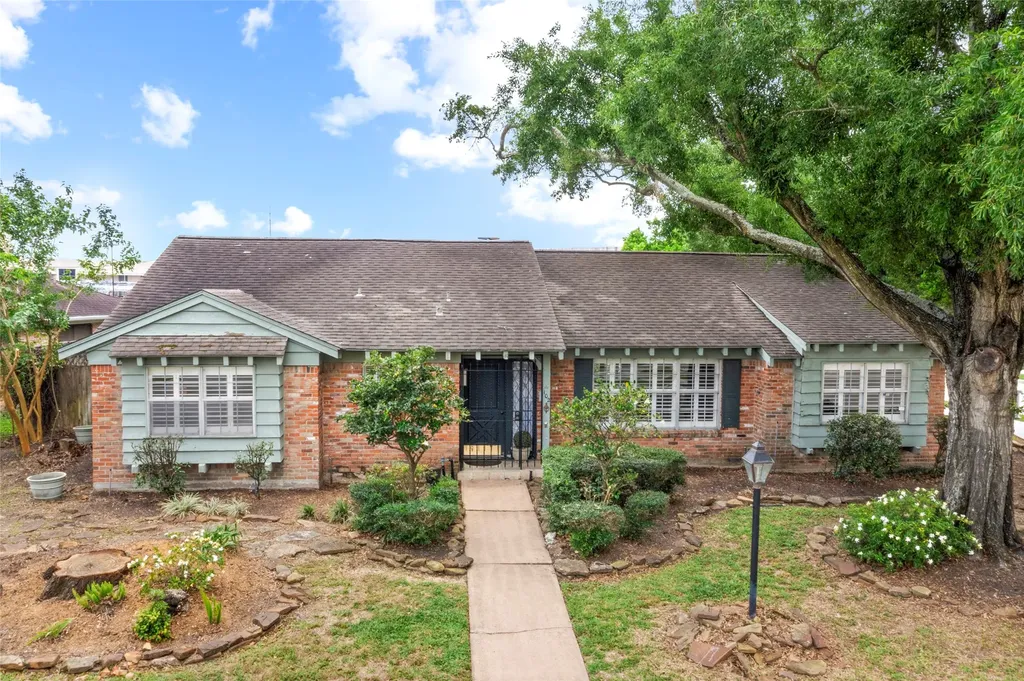 102 Parliament Drive Houston TX 77034