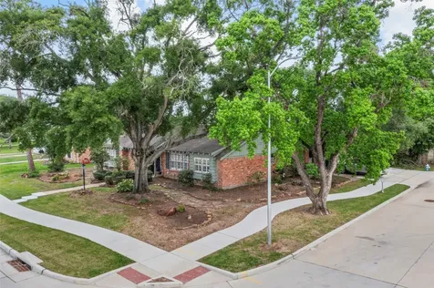 102 Parliament Drive Houston TX 77034