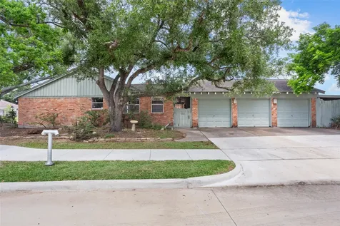 102 Parliament Drive Houston TX 77034