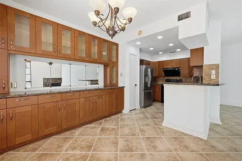 7350 Kirby Drive 18 Houston TX 77030