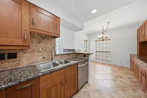 7350 Kirby Drive 18 Houston TX 77030