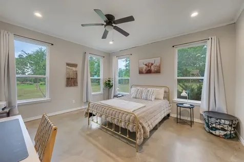 10856 Whispering Oaks Drive Hearne TX 77859