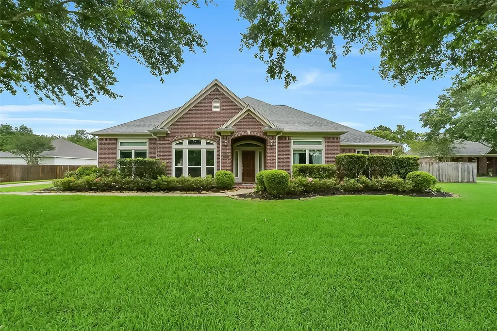 205 Trail Bend Lane Friendswood TX 77546