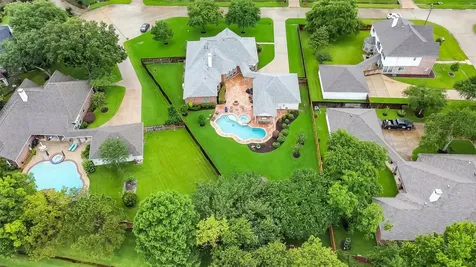 205 Trail Bend Lane Friendswood TX 77546