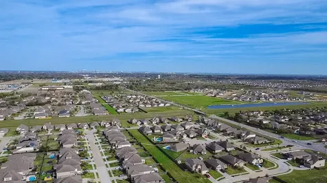 650 Harbor Colony Lane La Marque TX 77568
