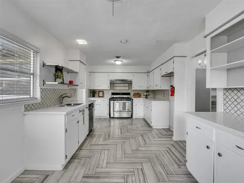 2011 Durrain Ferry Road Baytown TX 77520