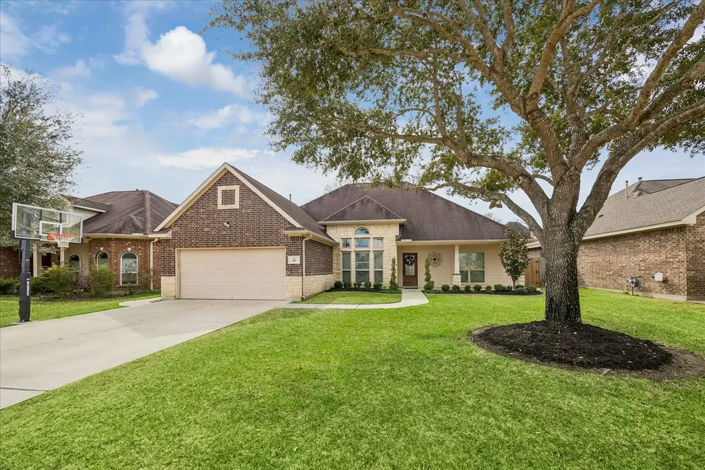 219 Village Drive Sealy TX 77474