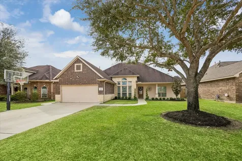 219 Village Drive Sealy TX 77474
