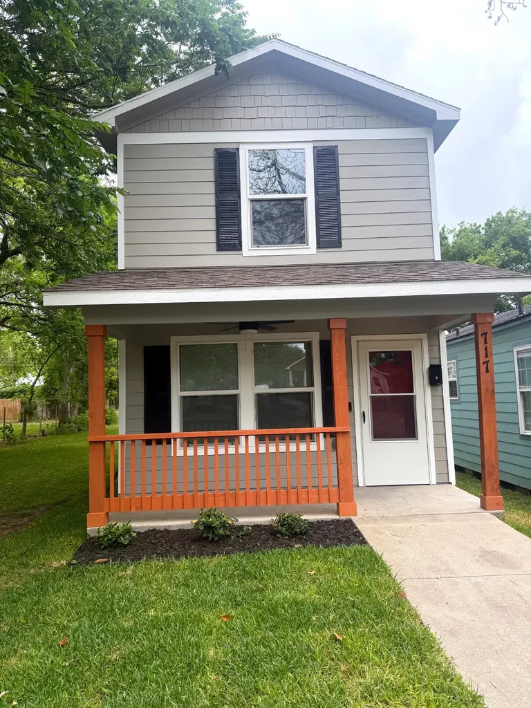 717 6th Avenue N Texas City TX 77590