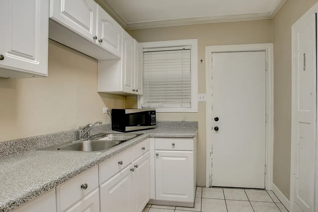 1935 Richmond Avenue 1 Houston TX 77098