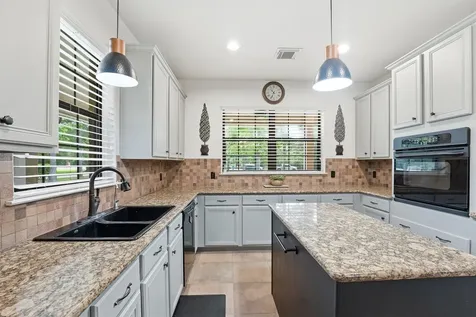 15420 Queen Elizabeth Court Montgomery TX 77316