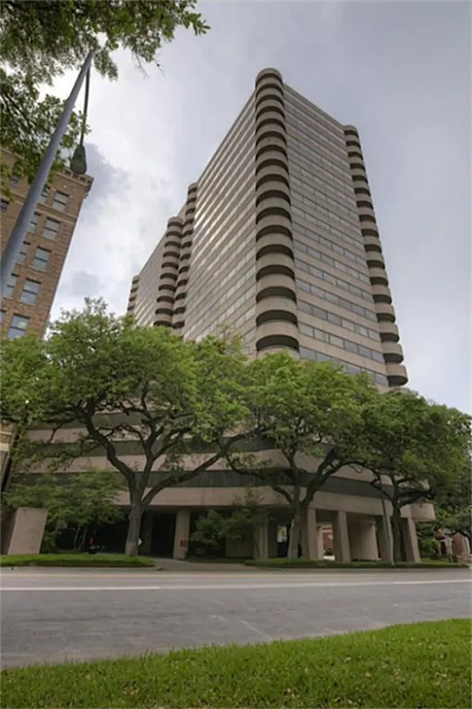 5000 Montrose Boulevard 9d Houston TX 77006
