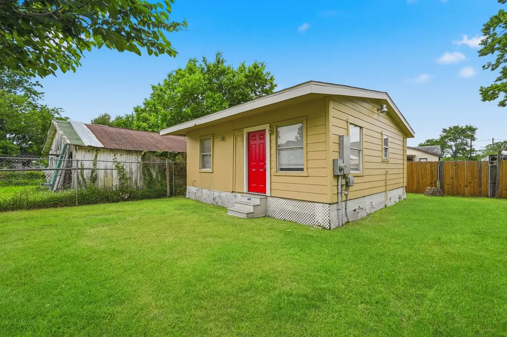 10001 Lucore Street Back Houston TX 77017