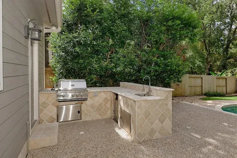 122 Lansdowne The Woodlands TX 77382