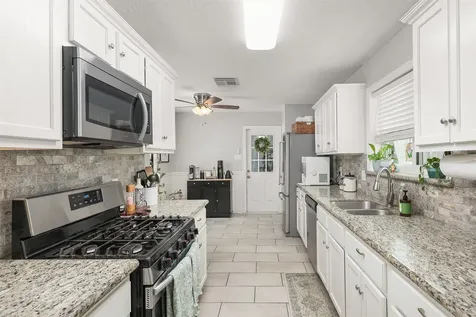 10915 Pecan Drive La Porte TX 77571