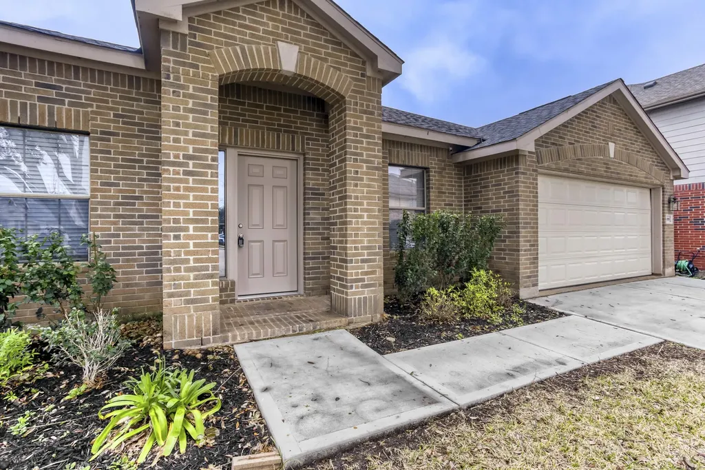 16919 Canyon Springs Lane Friendswood TX 77546