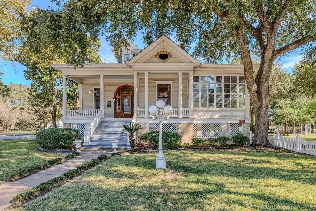 524 Saint Peter Street Gonzales TX 78629