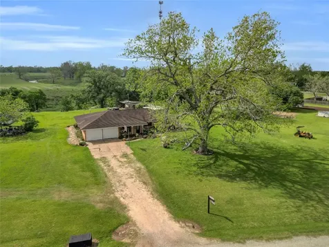 112 County Road 152 Bay City TX 77414