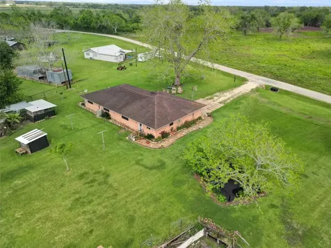 112 County Road 152 Bay City TX 77414