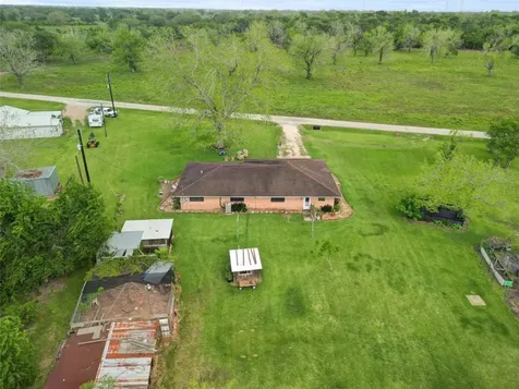 112 County Road 152 Bay City TX 77414