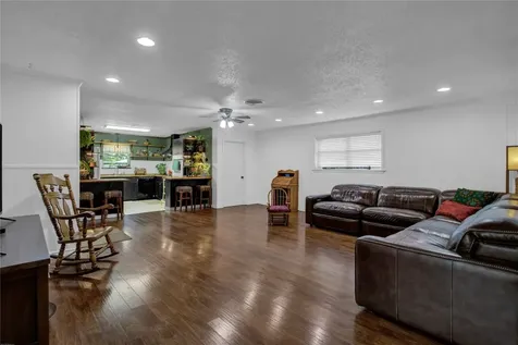 112 County Road 152 Bay City TX 77414
