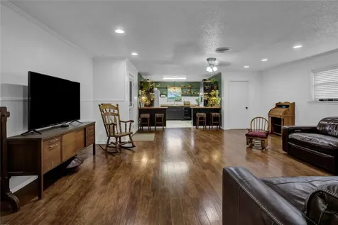112 County Road 152 Bay City TX 77414