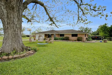 112 County Road 152 Bay City TX 77414