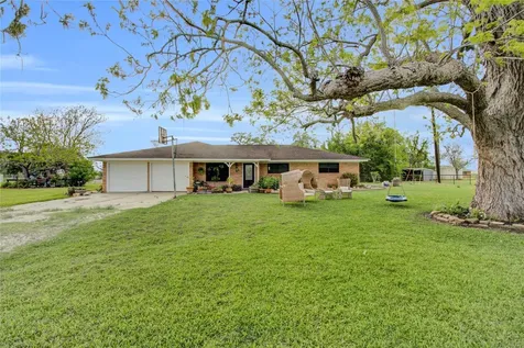 112 County Road 152 Bay City TX 77414