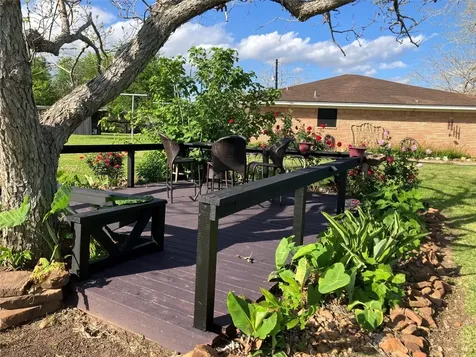 112 County Road 152 Bay City TX 77414