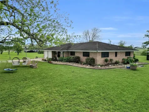112 County Road 152 Bay City TX 77414