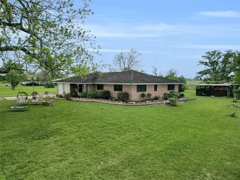 112 County Road 152 Bay City TX 77414