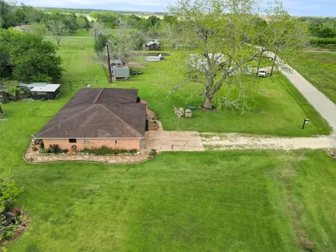 112 County Road 152 Bay City TX 77414