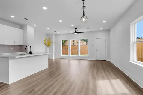 8214 Cowart Street Houston TX 77029