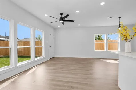 8214 Cowart Street Houston TX 77029