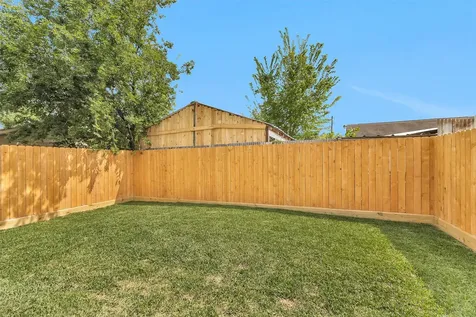 8214 Cowart Street Houston TX 77029