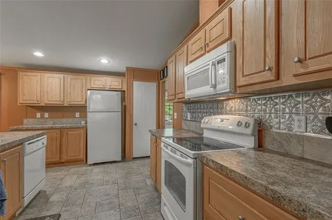 221 Chestnut Bend Huntsville TX 77320