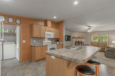 221 Chestnut Bend Huntsville TX 77320