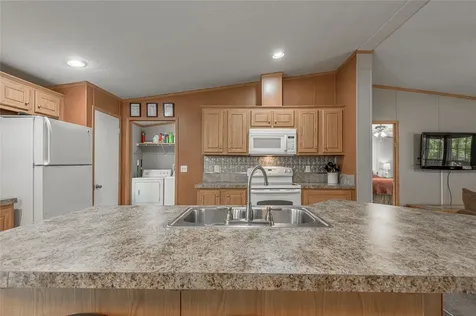 221 Chestnut Bend Huntsville TX 77320