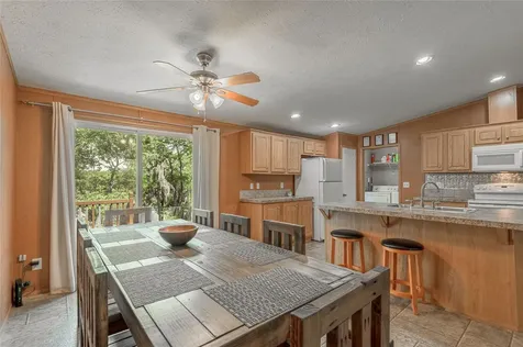 221 Chestnut Bend Huntsville TX 77320