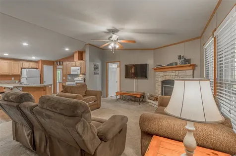 221 Chestnut Bend Huntsville TX 77320