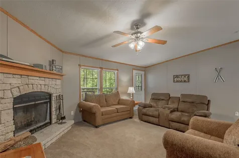 221 Chestnut Bend Huntsville TX 77320