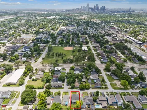 917 Moody Street Houston TX 77009